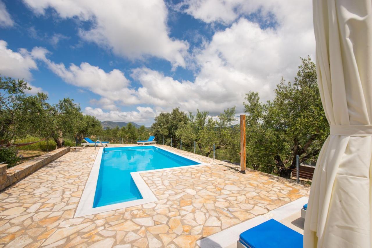 Hakuna Matata Holidays Wooden Lodge With Airco & Pool In Greek Olive Grove 迈索尼 外观 照片