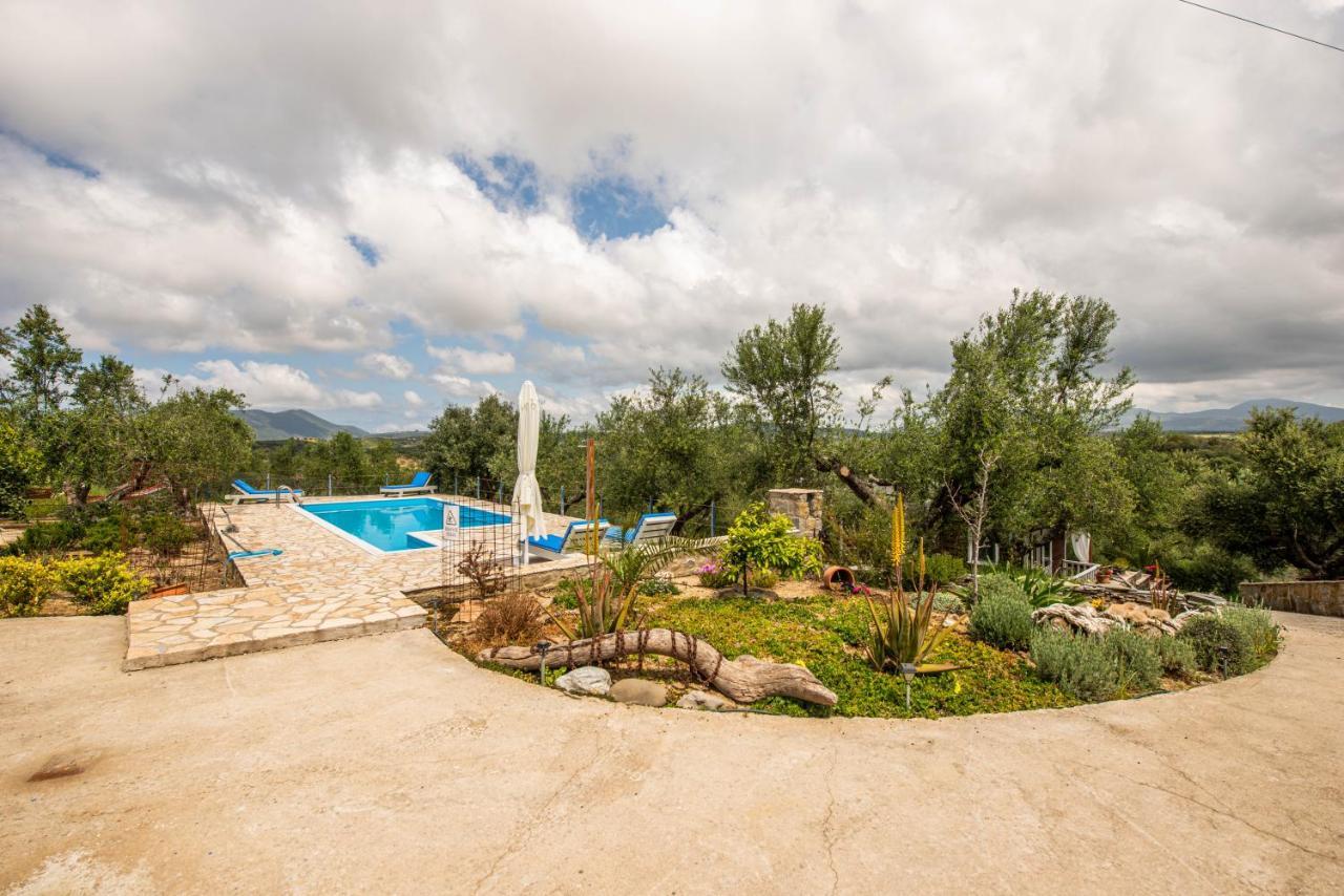 Hakuna Matata Holidays Wooden Lodge With Airco & Pool In Greek Olive Grove 迈索尼 外观 照片